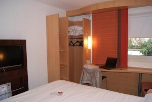 Ibis Hotel Nevers - Location and Accessibility