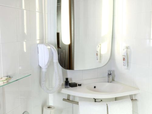 Ibis Orange Sud - Amenities and Services