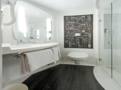 Ibis Rouen Centre Champ De Mars - Location and Accessibility