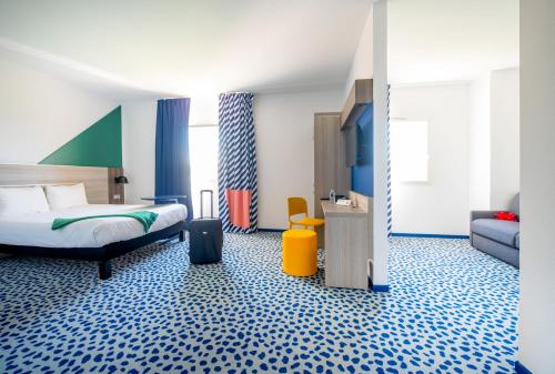 Ibis Styles Marseille Plan De Campagne - Room Features and Amenities