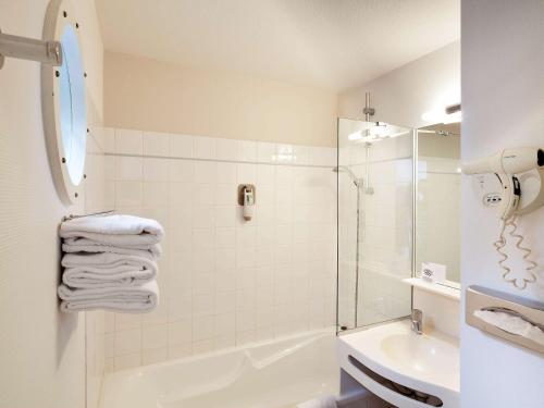 Ibis Styles Ouistreham - Prime Location and Accessibility