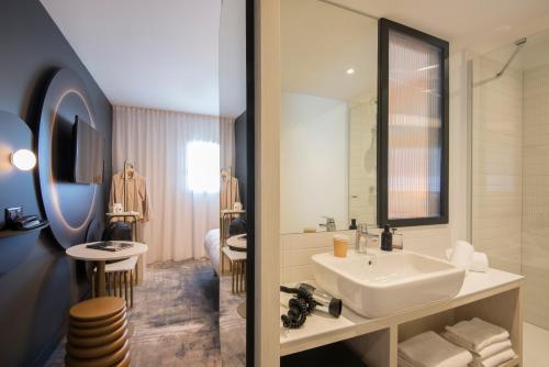 Ibis Styles Pertuis Portes Du Luberon - Accommodations and Amenities