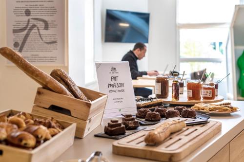 Ibis Styles Strasbourg Stade De La Meinau - Amenities and Services