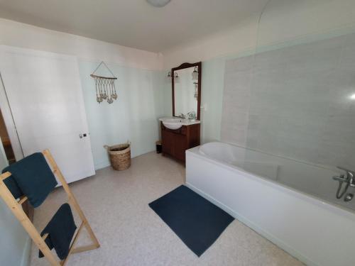 Independent Room at the Relais Normand - Amenities and Services