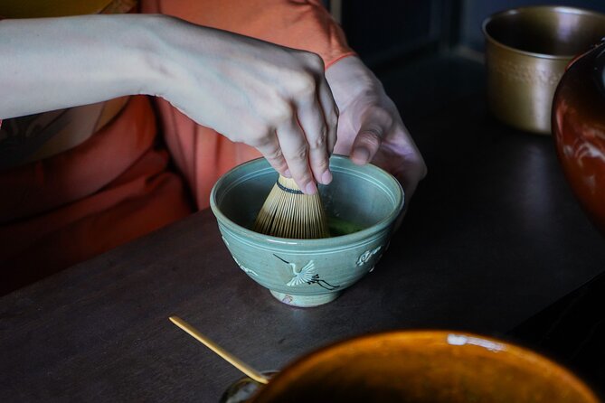 Japanese Tea Ceremony & Japanese-Style Lunch Served by Airline - Participating in the Japanese Tea Ceremony