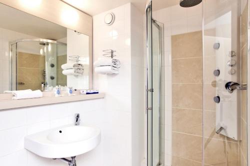 Kyriad Chartres - Amenities and Services