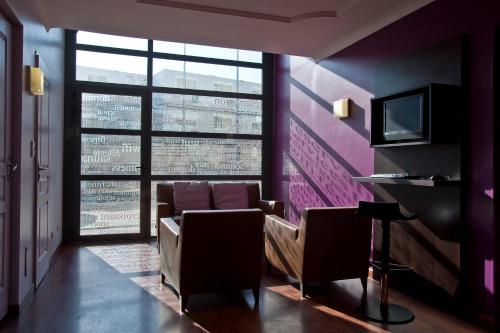 Kyriad Hotel Dijon Gare - Room Features and Amenities