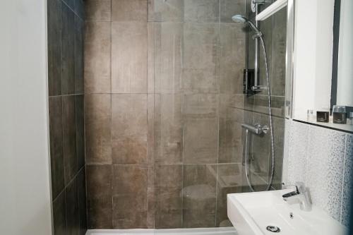 Kyriad Lille - Roncq - Facilities and Amenities