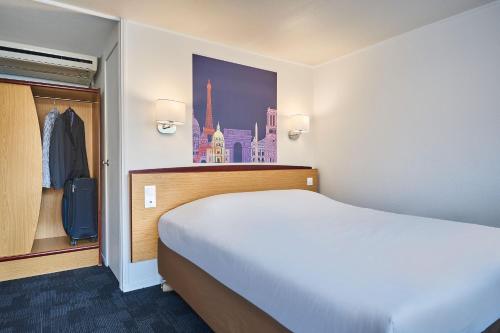 Kyriad Niort - La Crèche - Location and Accessibility