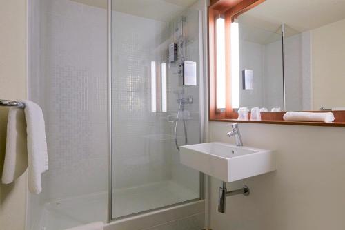 Kyriad SEDAN - Amenities and Services