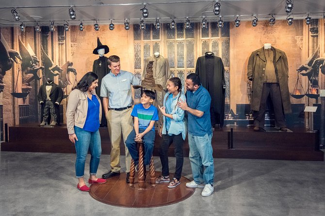 LA: Celebrity Homes & Warner Bros. Studio Hollywood Package - Recommended Attire and Restrictions
