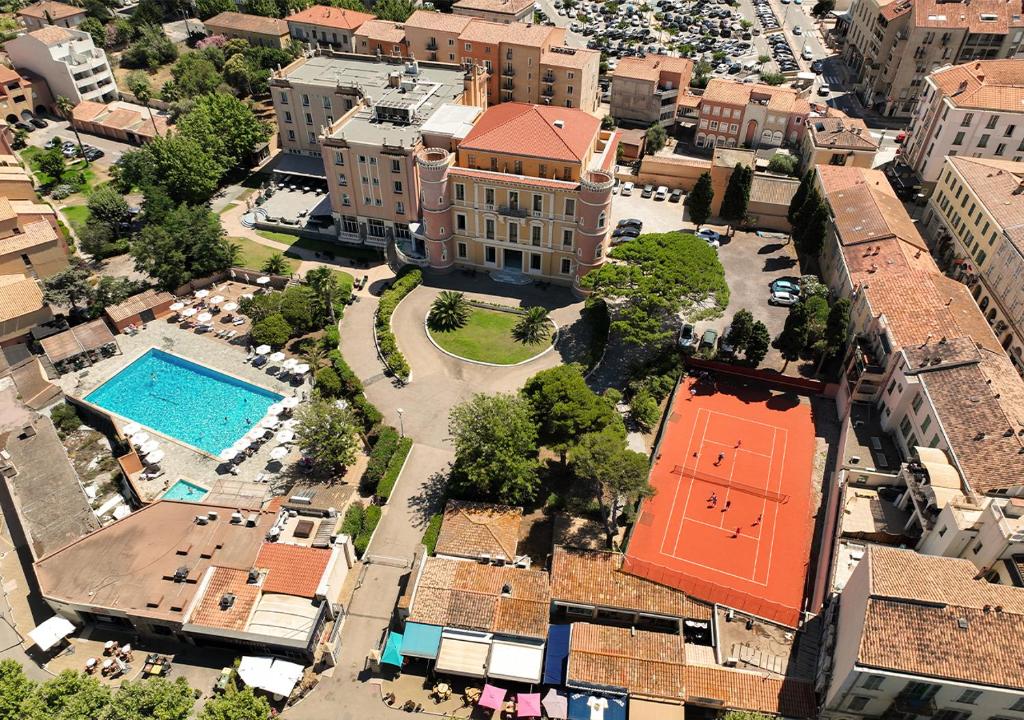 Langley Resort Napoleon Bonaparte - Guest Reviews and Ratings