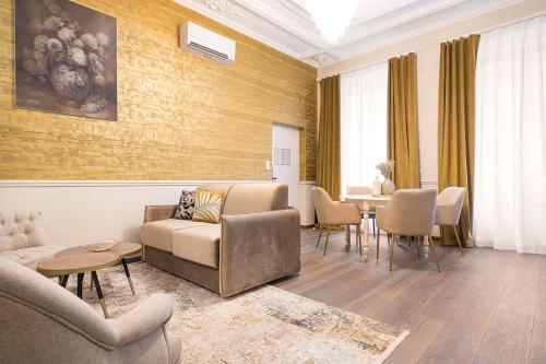 Legend Majestic - Free Private Parking - Air Conditioning - Train Station - City Center - Prime Location and Accessibility