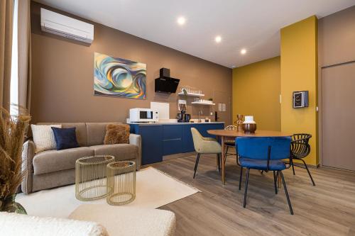 Legend Majestic - Free Private Parking - Air Conditioning - Train Station - City Center - Location and Accessibility