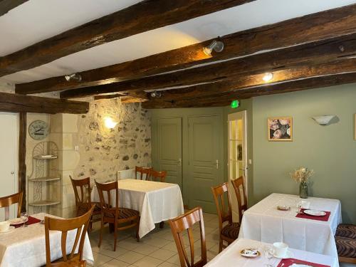 Logis Auberge Le Colombien - Hotel and Restaurant - Accommodation Options