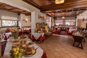 Logis Hostellerie Motel Au Bois Le Sire - Accommodations and Amenities