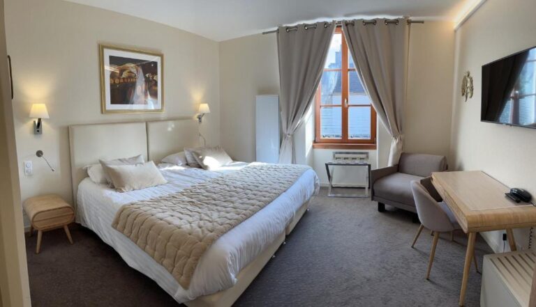 Logis Hôtel Des Messageries Review