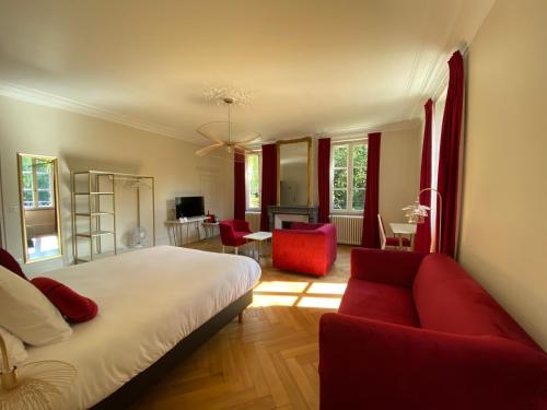 Logis HOTEL DU PARC - Amenities and Services