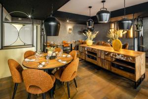 Logis Hôtel LBB - the 2 Lakes - Accommodations and Amenities
