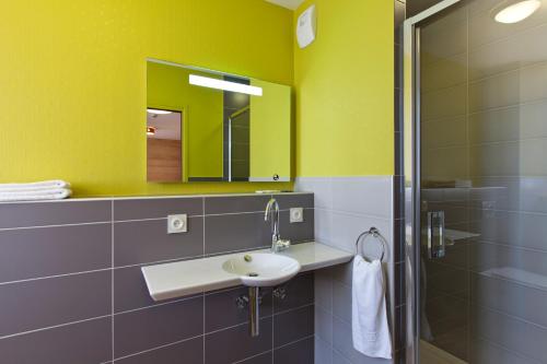 Logis Hôtel LBB - the 2 Lakes - Accommodations and Amenities