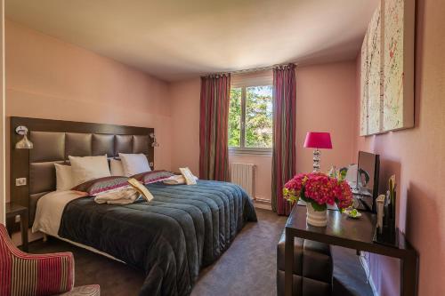 Logis Hotel Le Relais De Comodoliac - Amenities and Services