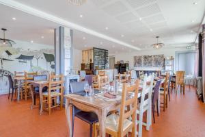 Logis Hotel Maison Carrée Restaurant O Carré D'art - Location and Accessibility