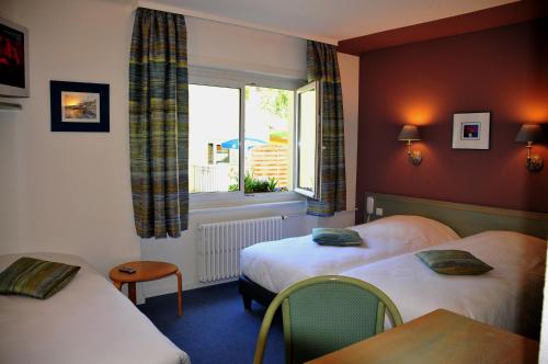 Logis Hôtel - Restaurant Aux Bruyères - Accommodation and Amenities