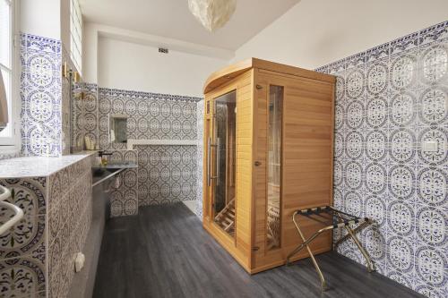 Logis Hotel & Restaurant Chateau De La Marjolaine - Accommodations and Amenities