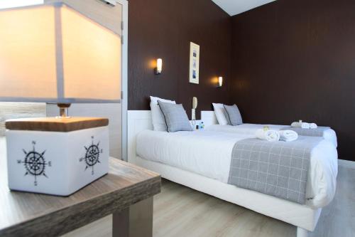 Logis Hotel & Restaurant De La Basilique - Amenities and Services
