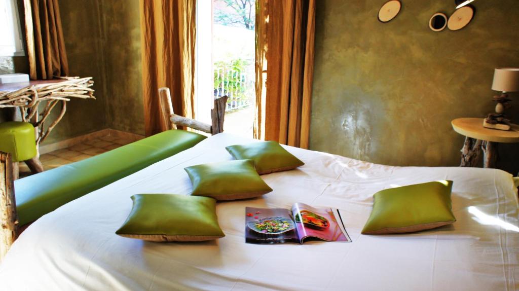 Logis Hotel Restaurant Des Pins - Accommodations and Amenities