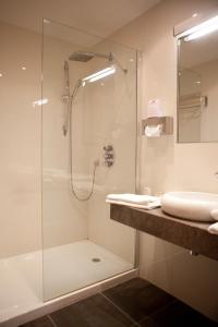 Logis Hotel Restaurant The Golden Pheasant - Location and Accessibility