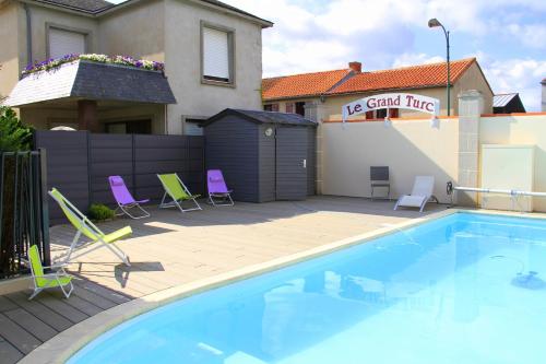 Logis Hotel Restaurant The Grand Turk - Accommodations and Amenities