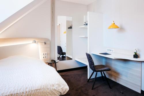 Logis Hotel Restaurant The Red Lion - Accommodations and Amenities