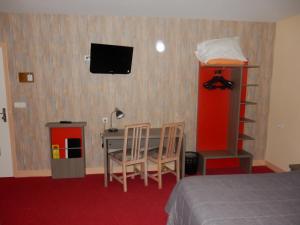 Logis Hotel Saint-Hubert - Exceptional Location and Nearby Attractions