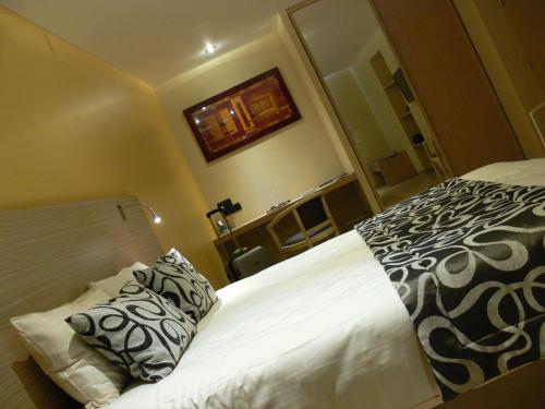 Logis Hotels Le Champalud Restaurant La Citadelle - Accommodations and Amenities