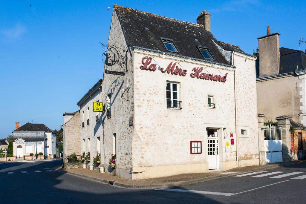 Logis Hotels Restaurant La Mère Hamard - Accommodations and Amenities