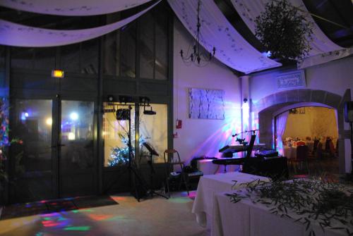 Logis Le Relais Fleuri - Accommodation and Amenities