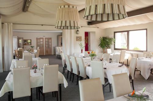 Logis Le Saint Cyr - Amenities