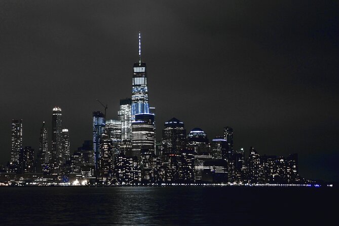 Manhattan Skyline and Statue Night Cruise - Onboard Amenities and Services