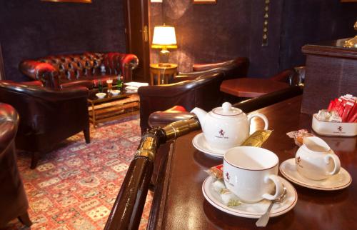 Metropol Hotel - Facilities and Services