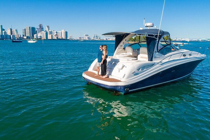 Miami Private Yacht Rental 2 to 4 Hours for 10 Ppl, Champagne - Meeting Point and Logistics