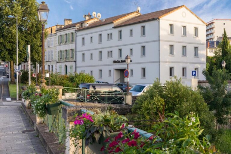 Moulin Hotel Review