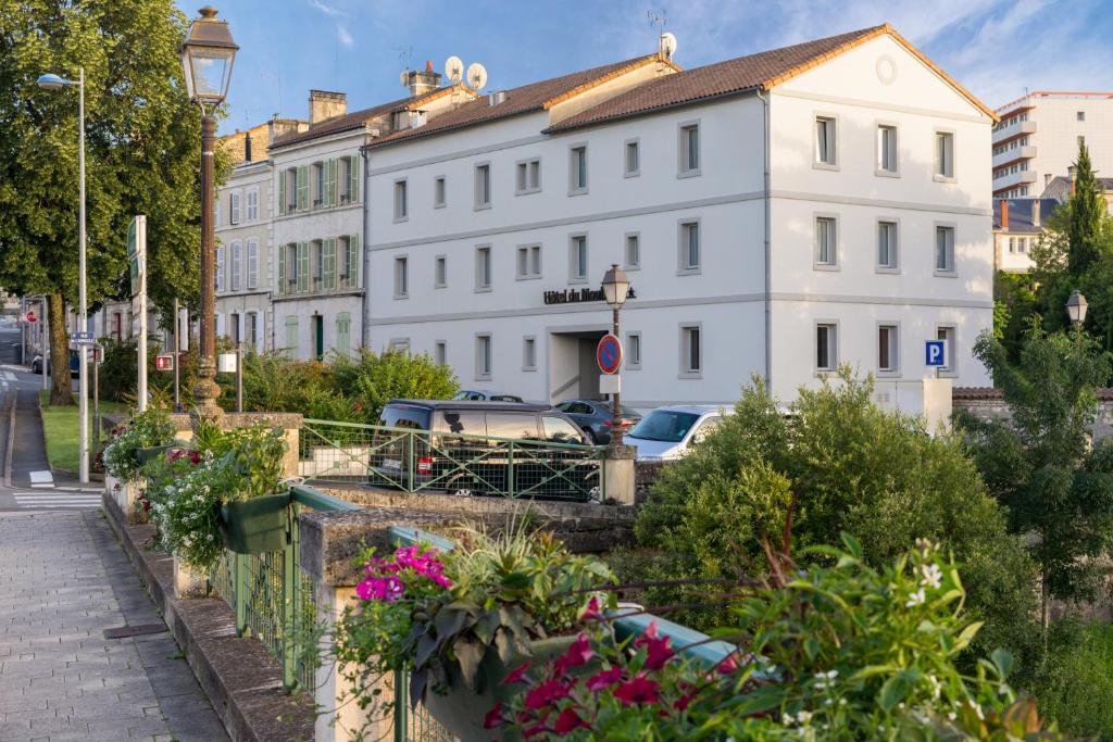 Moulin Hotel - Guest Ratings and Reviews