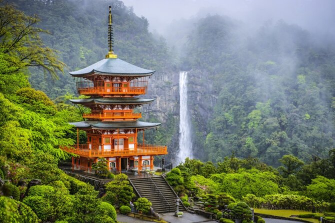 Mount Koya, Wakayama and Nachi Waterfall Tour - Wakayama Castle Exploration