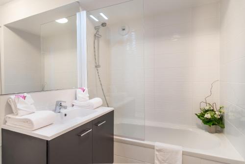 Nemea Appart Hotel Quai Victor Tours Center - Accommodation Options and Features