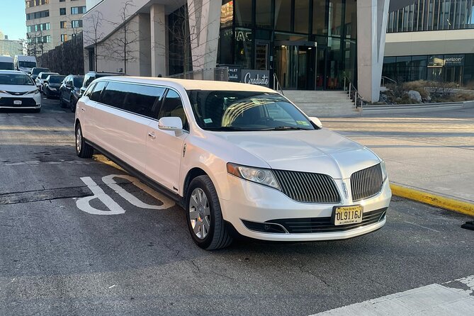 New York City Airport Arrival Transfer by Limo LGA JFK EWR - Luxury Limo Features and Amenities