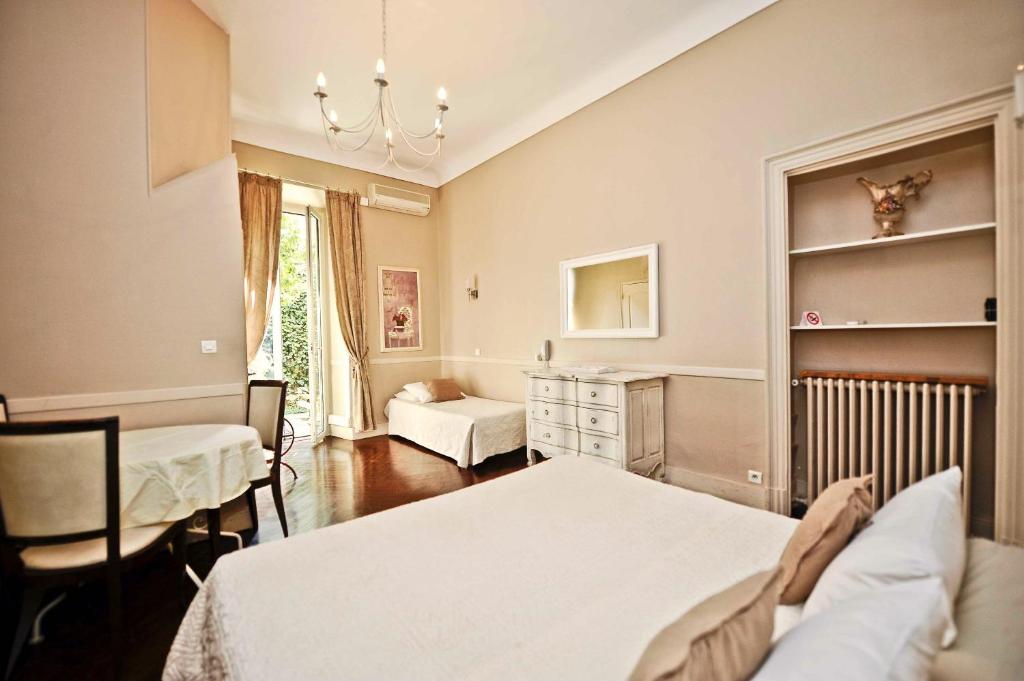 Nice Garden Hotel - Amenities and Services