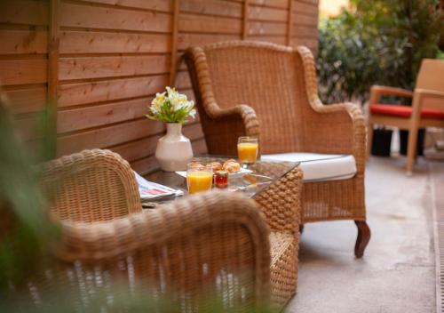 Oasis Hotel Restaurant - Guest Reviews and Ratings