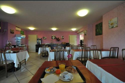 Prim Hotel Reims - Accommodations and Amenities