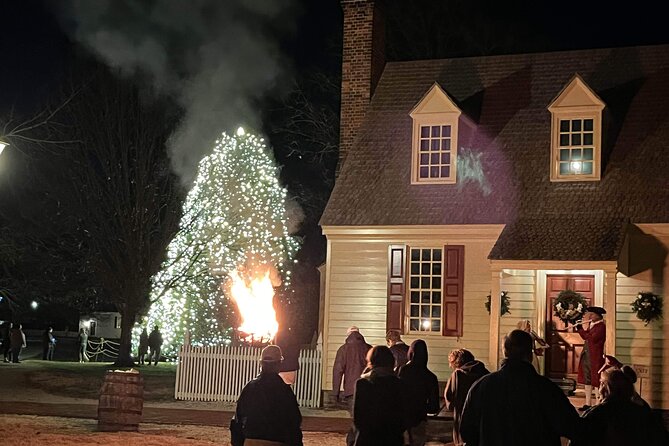 Private Colonial Williamsburg Christmas Holiday Decorations Walking Tour - Exploring the Holiday Decorations